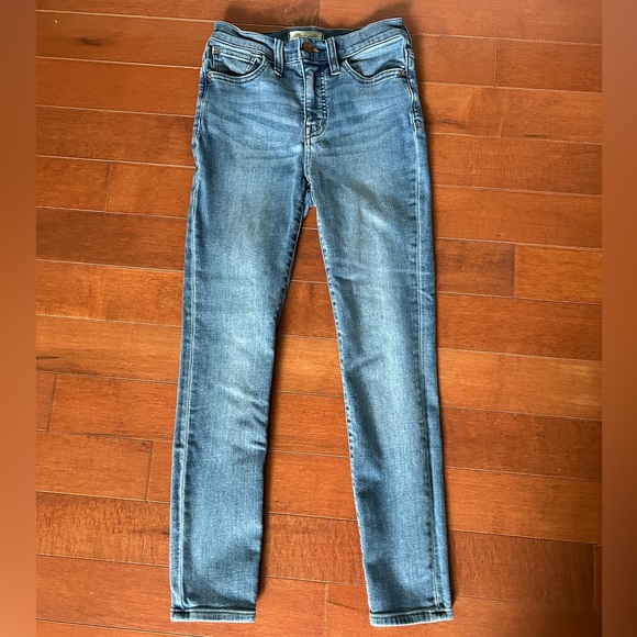 Madewell Petite 10" High-Rise Roadtripper Authentic Jeans in Vinton Wash - Picture 6 of 11